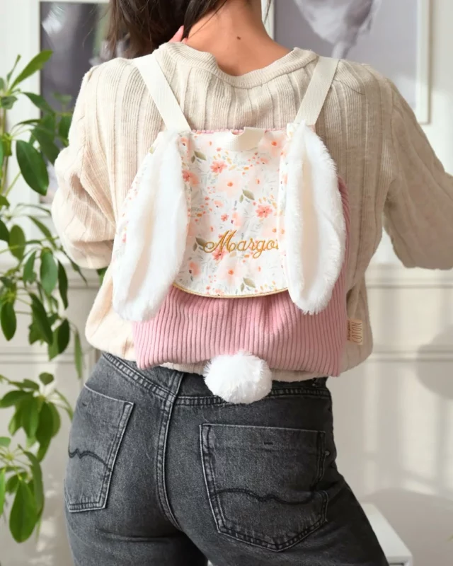 𝐏𝐞𝐫𝐬𝐨𝐧𝐧𝐚𝐥𝐢𝐬𝐞 𝐬𝐨𝐧 𝐣𝐨𝐥𝐢 𝐬𝐚𝐜 à 𝐝𝐨𝐬 🐇
Ici quelques unes de vos créations ! 
Attention, la saison Rentrée des classes commence déjà... Le rush est tout proche : toi aussi pense à anticiper, avant que le délai de confection s'enflamme !!!

Belle journée
Julie

/!\ le sac à dos lapin est un modèle protégé, sa reproduction destinée à la vente est interdite /!\

#sacadoslapin #saclapin #saccreche #sacmaternelle #sacpersonnalisé #créationfrançaise #cadeaudenaissance