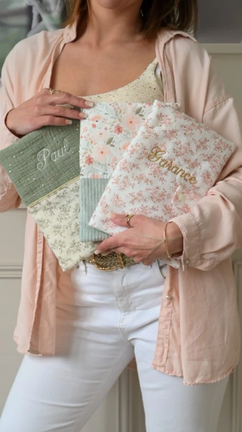 𝐋𝐞 𝐏𝐫é𝐧𝐨𝐦 indémodable, classique, court, composé, mixte, original, tendance, rare quelle est ta préférence ?!

Dis moi en commentaire tes prénoms coup de cœur ! 🤍
Belle journée
Julie

#protegecarnetdesante #protègecarnetdesanté 
#créationbébé #cadeaudenaissance #madeinfrance #creatricefrancaise