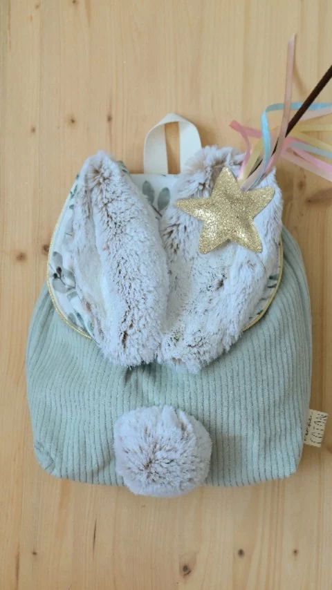 𝐒𝐢 𝐭𝐮 𝐚𝐯𝐚𝐢𝐬 𝐮𝐧𝐞 𝐛𝐚𝐠𝐮𝐞𝐭𝐭𝐞 𝐦𝐚𝐠𝐢𝐪𝐮𝐞 ..!?
Commande son joli sac à dos pour la Rentrée des classes 2025 avant qu'il ne soit trop tard ! 

Dis moi en commentaire quel est ton super pouvoir ! 🧚🏽‍♀️

Belle journée,
Julie 

/!\ le sac à dos lapin est un modèle protégé, sa reproduction destinée à la vente est interdite/!\

#sacadoslapin #bunnybag #sacadospersonnalisable #creatricefrancaise #sacenfantpersonnalisé #sacadoscrèche #saclapin #sacpersonnalisé #cadeaudenaissance