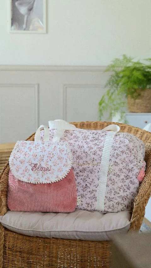 𝐃𝐞𝐫𝐧𝐢è𝐫𝐞𝐬 𝐬𝐞𝐦𝐚𝐢𝐧𝐞𝐬 pour valider la création du sac de Rentrée des classes 2025 !
Pour quel modèle opteras tu ? Le sac finition pompons, le Féerie, le Mini, le lapin ou peut être le cartable ?

A chacun(e.s) ses envies ! 
Je reste disponible
Belle soirée
Julie

#sacados #saccrèche #sacmaternelle #sacalanger #sacmaternité #futuremum #madeinfrance #cadeaudenaissance