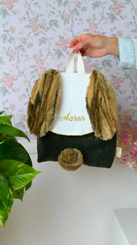 𝐕𝐨𝐮𝐬 𝐜𝐡𝐨𝐢𝐬𝐢𝐬𝐬𝐞𝐳 𝐭𝐨𝐮𝐭 ! Pour un sac à dos authentique, en accord à chaque personnalité, vous choisissez les tissus, pour un style unique !

Merci encore de votre confiance 
Julie

/!\ le sac à dos lapin est un modèle protégé,  sa reproduction destinée à la vente est interdite/!\

#sacadospersonnalisable #saclapinpersonnalisé #bunnybag #saclapin #madeinfrance #sacmaternelle